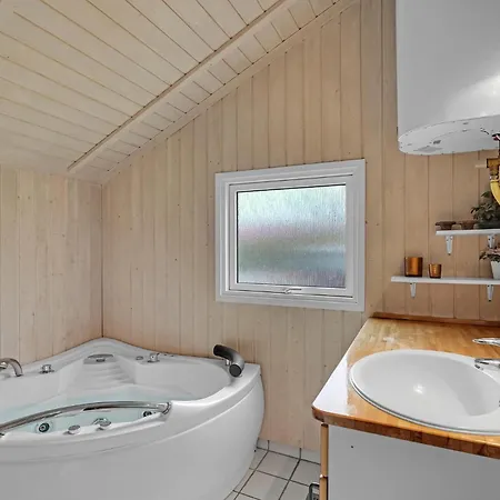 Сasa de vacaciones Nice Home In Rudkobing With Sauna *